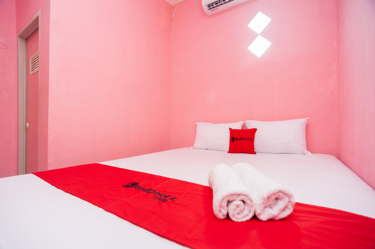 Bedroom 2, RedDoorz near Palembang Airport 1, Palembang