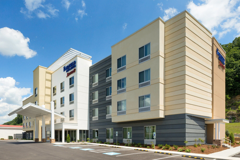 Exterior & Views 2, Fairfield Inn & Suites Bristol, Sullivan