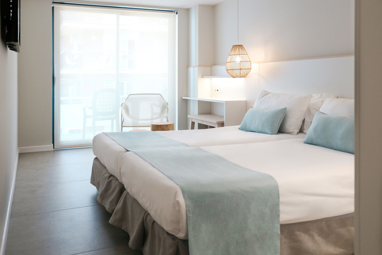 Bedroom 3, KAKTUS Hotel Kaktus Playa, Barcelona