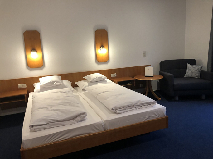 Bedroom 2, Landhotel Gasthof Zur Krone, Miltenberg