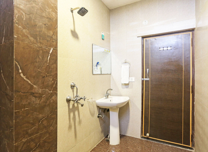 Bathroom 5, Optimum Tara Palace, Agra