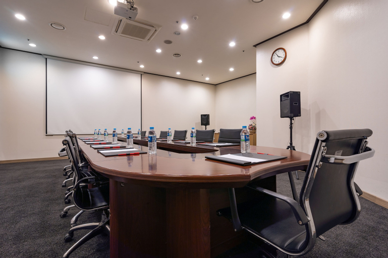 Business Facilities 18