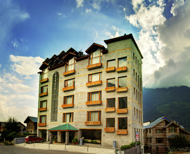 Exterior & Views