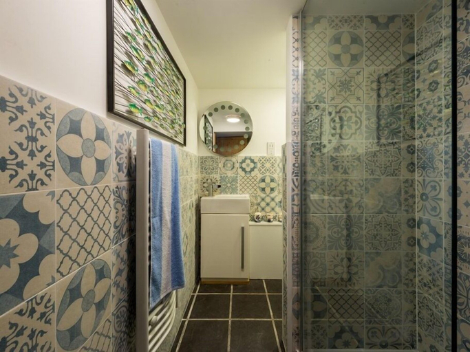 Bathroom, Storm Barn, Cornwall