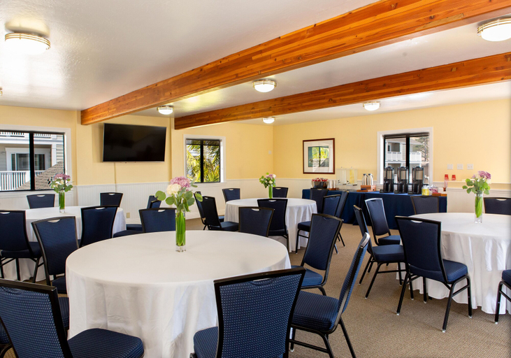 Food & Drinks 4, Pismo Lighthouse Suites, San Luis Obispo