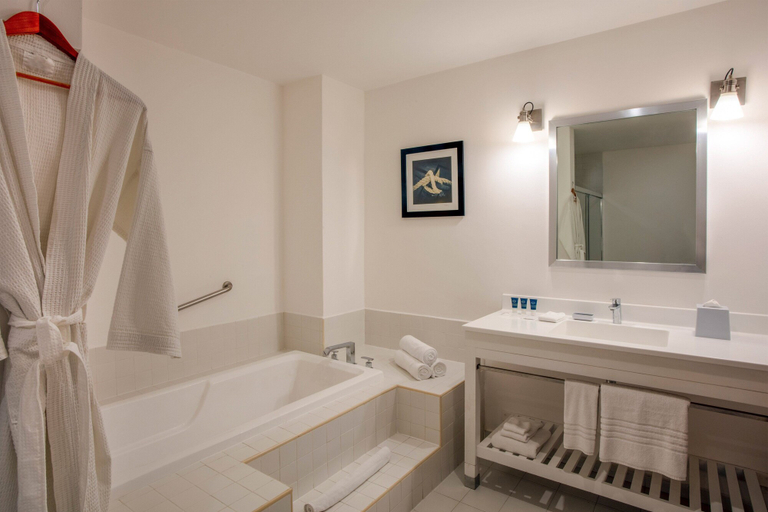 Bathroom 5, Four Points By Sheraton Cancun Centro, Benito Juárez
