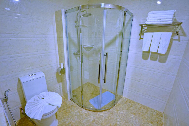 Bathroom 4, Hotel Yi Link, Mandalay