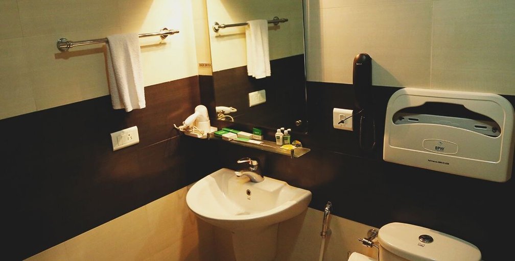 Bathroom 3, Hotel Palm Shore, Palakkad