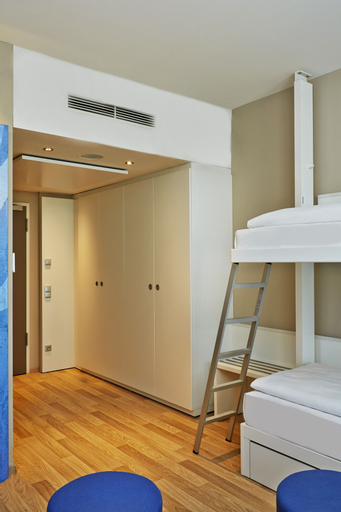 Bedroom 30