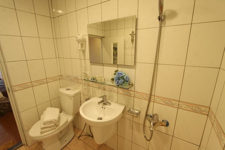 Bathroom 3, Hua Don Hotel, Hualien