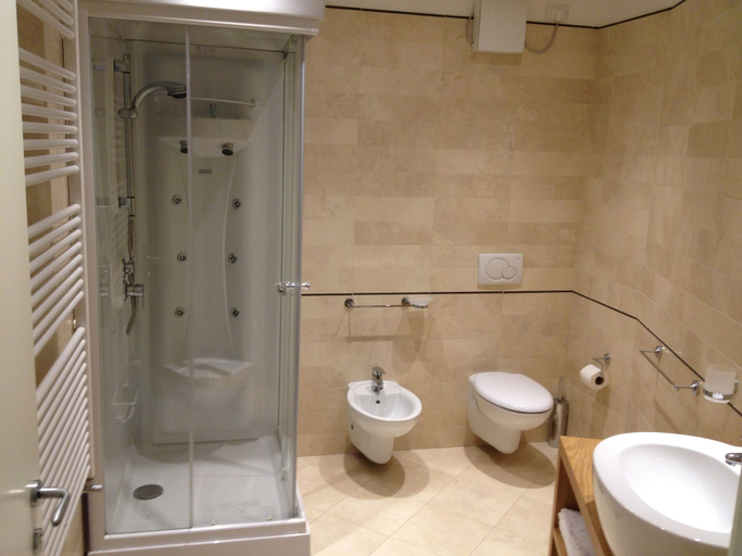 Bathroom 4, Tenuta Monterosso, Padua