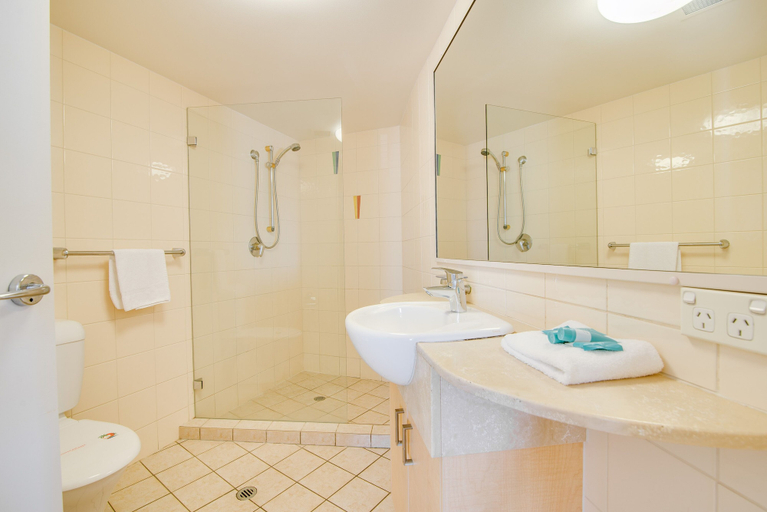 Bathroom 5, Grand Palais Boolarong Beachside Resort, Maroochy - Mooloolaba