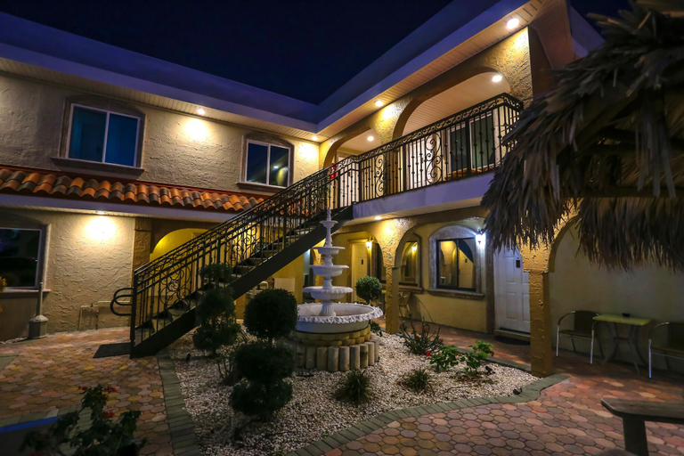 Exterior & Views 2, Bayview Plaza Waterfront Resort, Pinellas