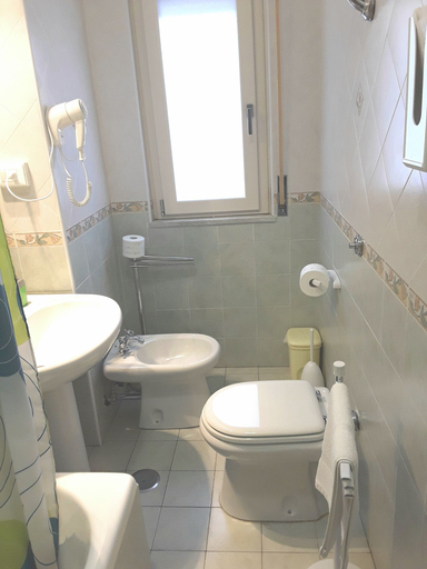 Bathroom 3, L'attico affittacamere B&B, Catanzaro