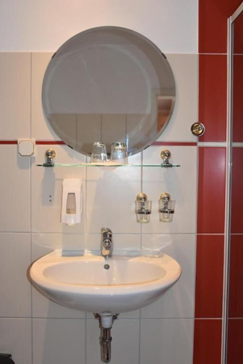Bedroom 5, Hotel am Bahnhof, Limburg-Weilburg