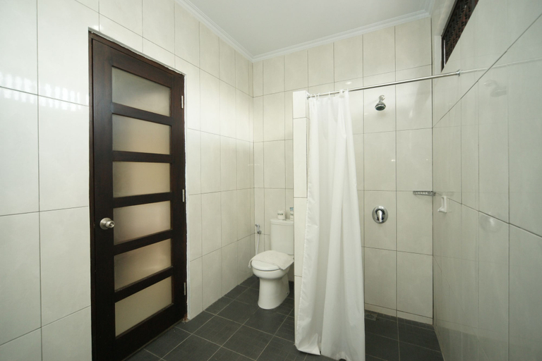 Bathroom 4, Swastika Bungalows, Denpasar