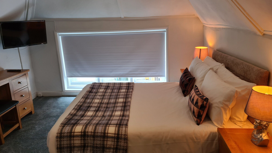 Bedroom 2, The Crown Hotel, Hampshire