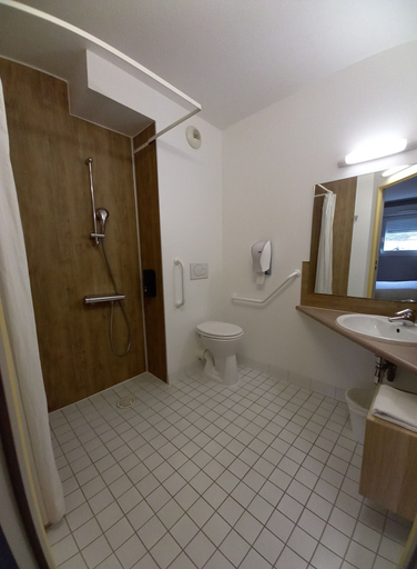 Bathroom 5, B&B HOTEL Saint-Etienne Monthieu, Loire