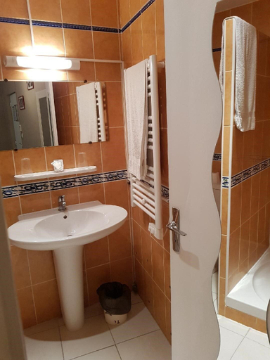 Bathroom 5, Hôtel Le Provencal, Bouches-du-Rhône