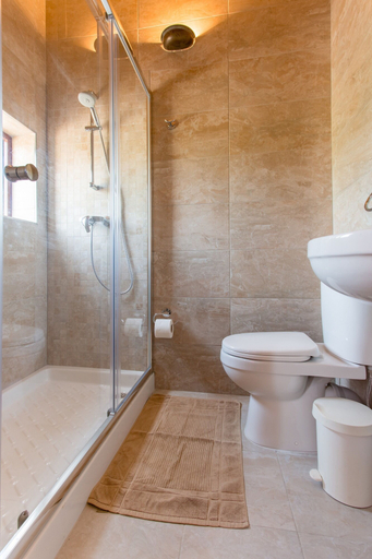 Bathroom 3, Ta Peppa
