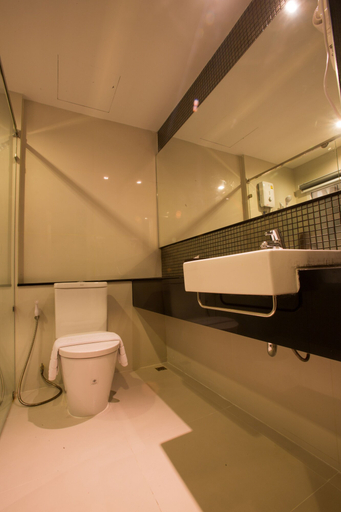 Bathroom 4, Inn residence serviced suites, Pattaya