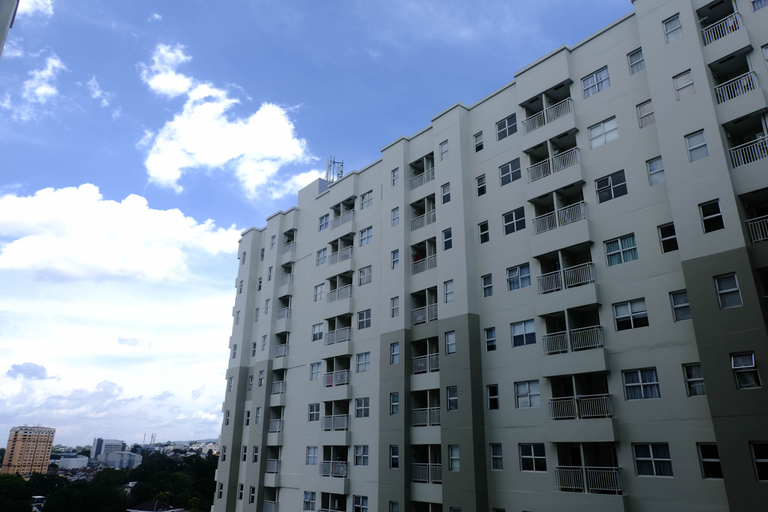 Exterior & Views, Homey 1BR at Apartment Parahyangan Residence By Travelio, Bandung