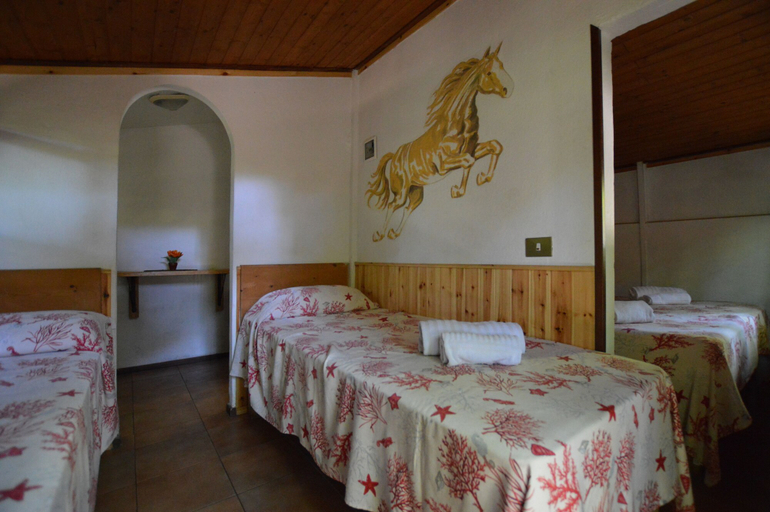 Bedroom 5, Seven Hills Camping Village, Roma