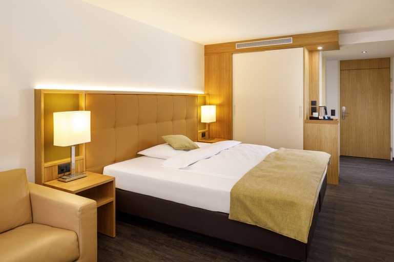 Bedroom 4, Ramada by Wyndham Baden Hotel du Parc, Baden