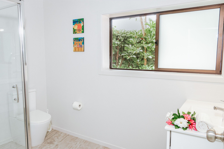 Bathroom 4, Lagoon Breeze Villas, Rorotonga