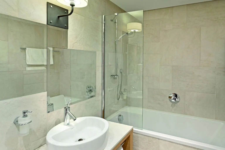 Bathroom 4, Hotel Bulwar, Toruń City