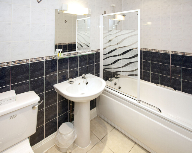 Bathroom 3, The Livermead House, Torbay