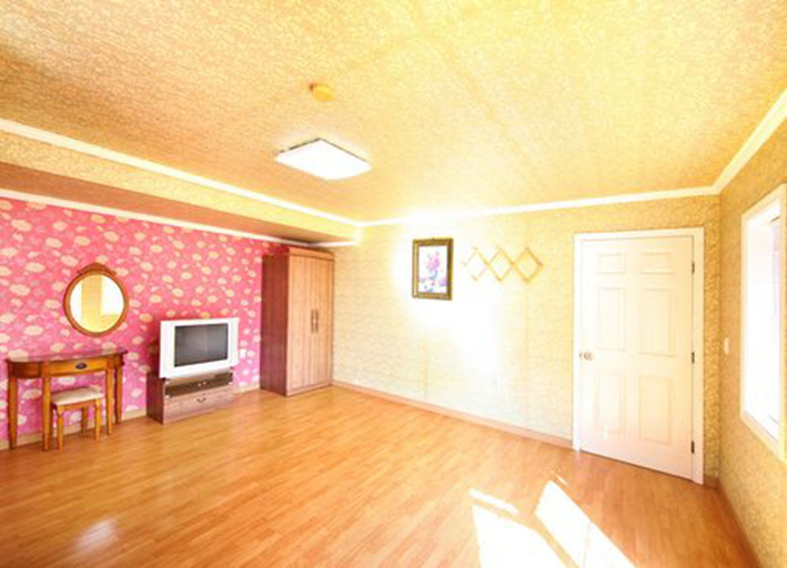 Others 5, Modern Hill Pension, Geoje