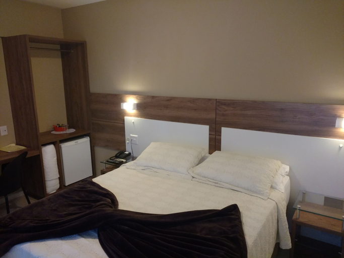 Bedroom 2, Brisamar Suite Hotel, Floriniapolis
