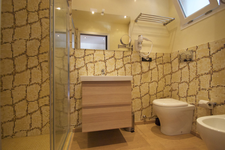 Bathroom, Monolocale Acacia, Ferrara