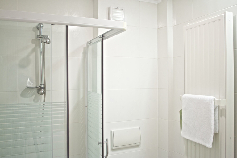 Bathroom 4, Rembrandt Hotel, Municipiul Bucuresti