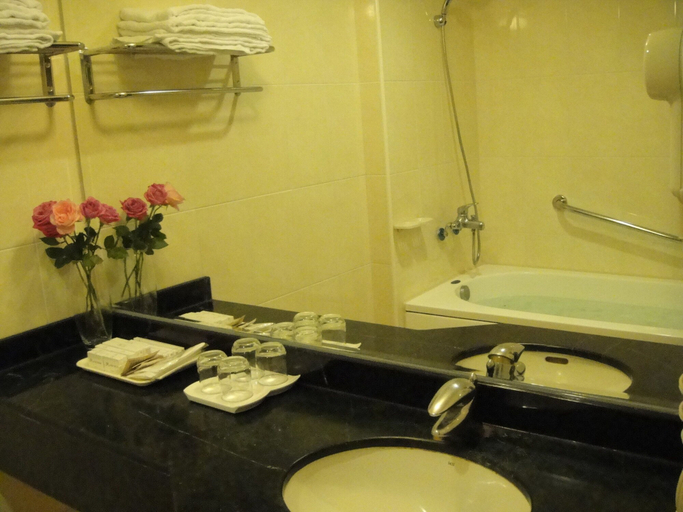 Bathroom 3, Travel Road Hotel, Hualien