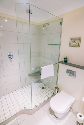 Bathroom 5, The Beach Hotel, Nelson Mandela Bay
