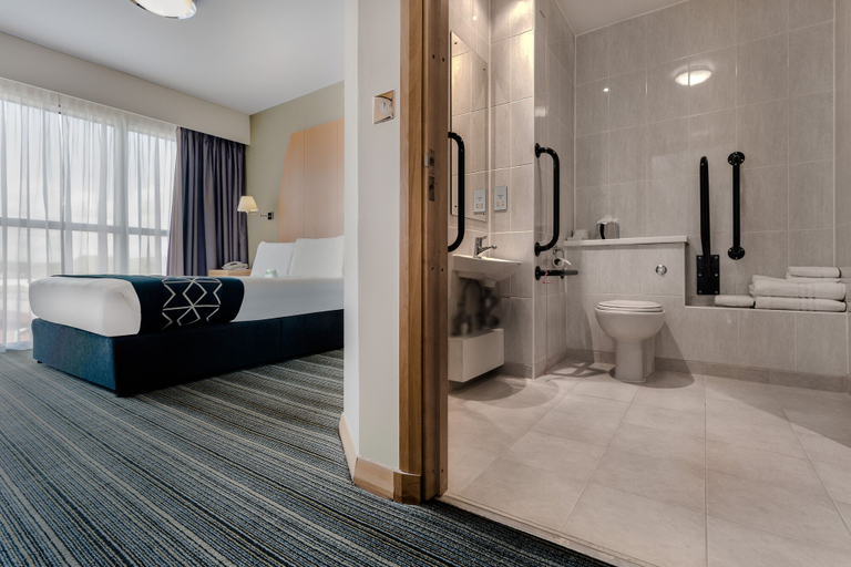 Bathroom 4, Holiday Inn BIRMINGHAM NORTH - CANNOCK by IHG, Staffordshire