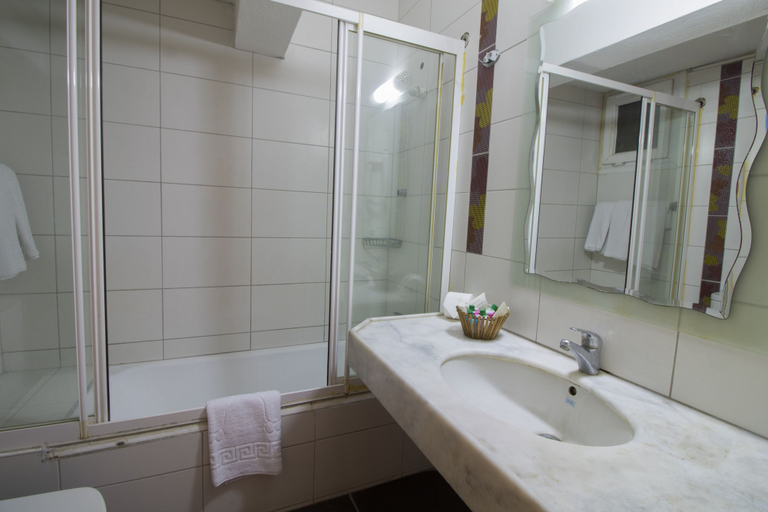 Bathroom 3, Kocaman Hotel Izmir, Konak