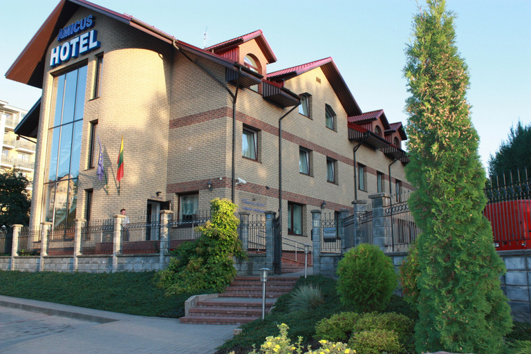 Exterior & Views