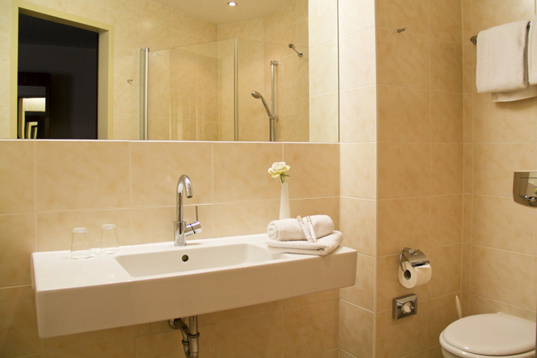 Bathroom 5, Kulturhotel Fürst Pückler Park, Görlitz