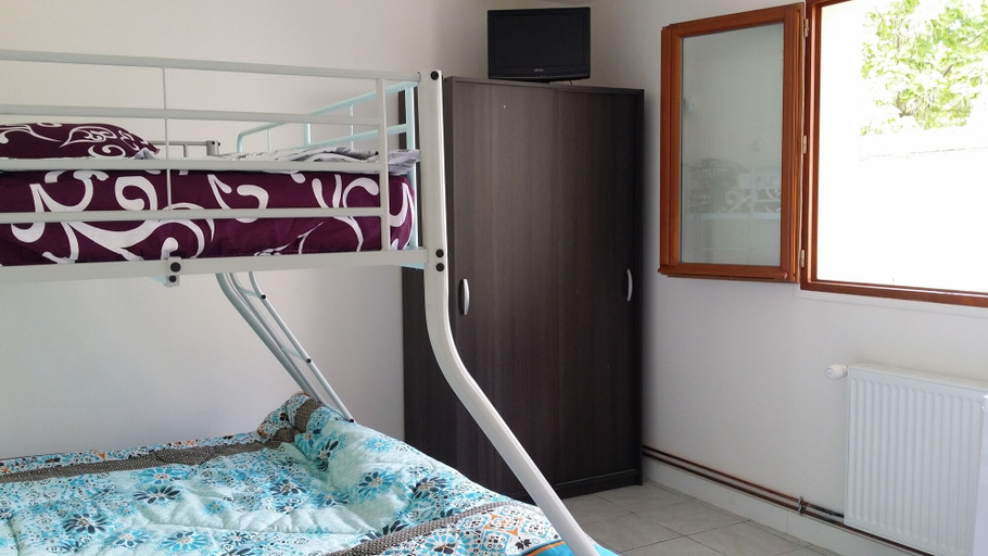 Bedroom 2, A La Vieille Halle, Seine-et-Marne