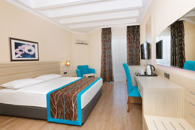 Bedroom 3, Kaila Beach Hotel - All Inclusive, Alanya