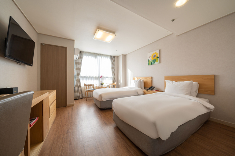 Bedroom 8