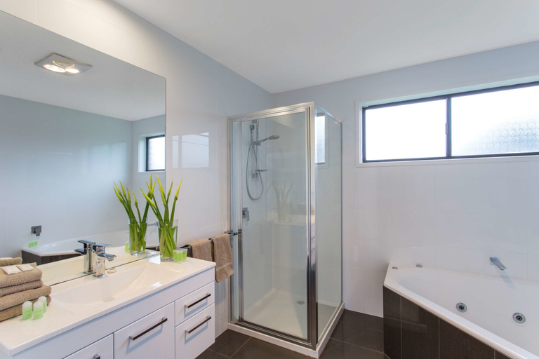 Bathroom 4, Best Western Colonial Village Motel, Warrnambool