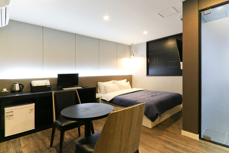 Bedroom 4, Louis Hotel, Sasang