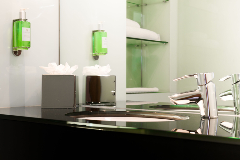 Bathroom 4, Ramada Encore by Wyndham Leicester City Centre, Leicester