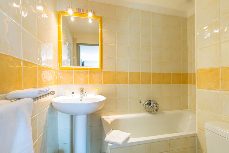 Bathroom 3, Europe Hotel, Bouches-du-Rhône
