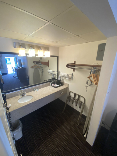 Bathroom 4, Garden State Inn, Atlantic