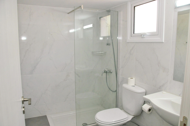 Bathroom 3, Kaos Hotel Apartments